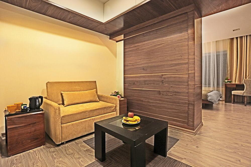Temple Tree Hotel Shirdi Ngoại thất bức ảnh