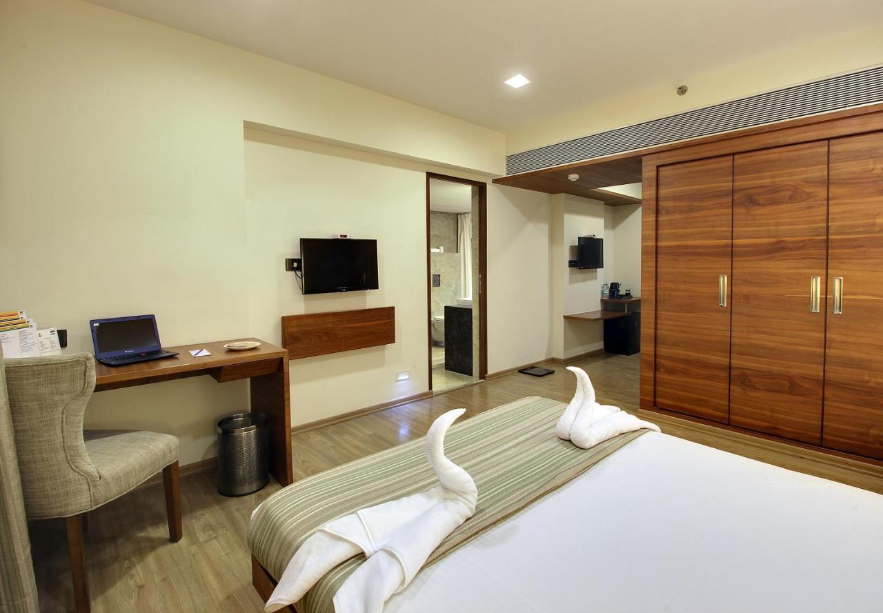 Temple Tree Hotel Shirdi Ngoại thất bức ảnh