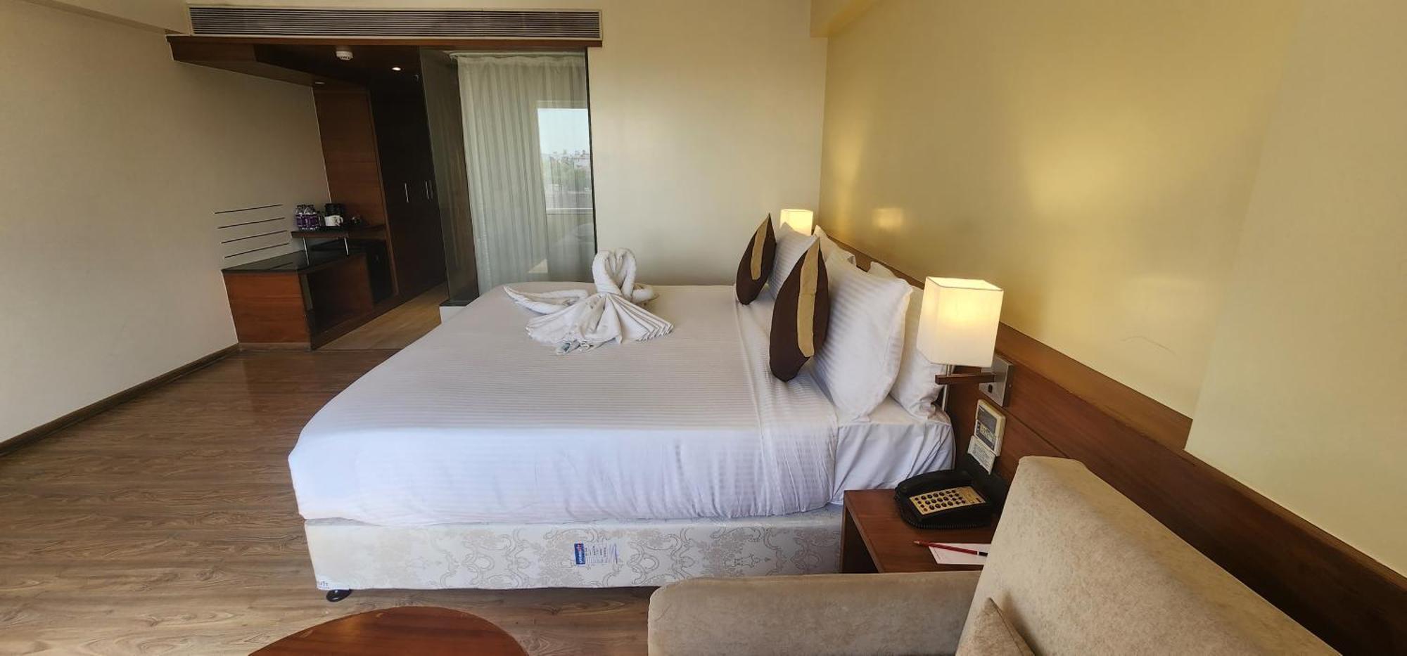 Temple Tree Hotel Shirdi Ngoại thất bức ảnh