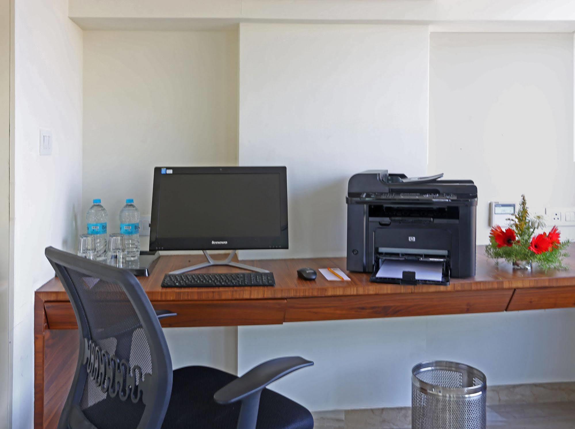 Temple Tree Hotel Shirdi Ngoại thất bức ảnh